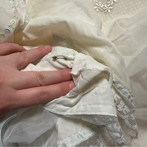 vintage 60s/70s shadowline white nylon floral embroidered nightgown – size small - Picture 5 of 10